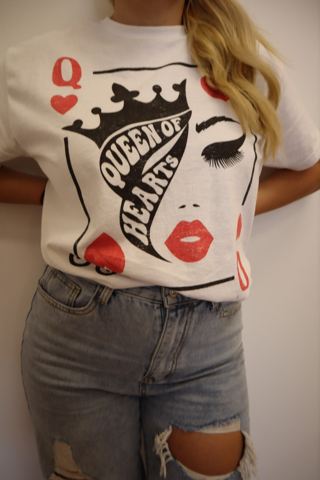 QUEEN OF HEARTS OVERSIZED GRAPHIC TEE